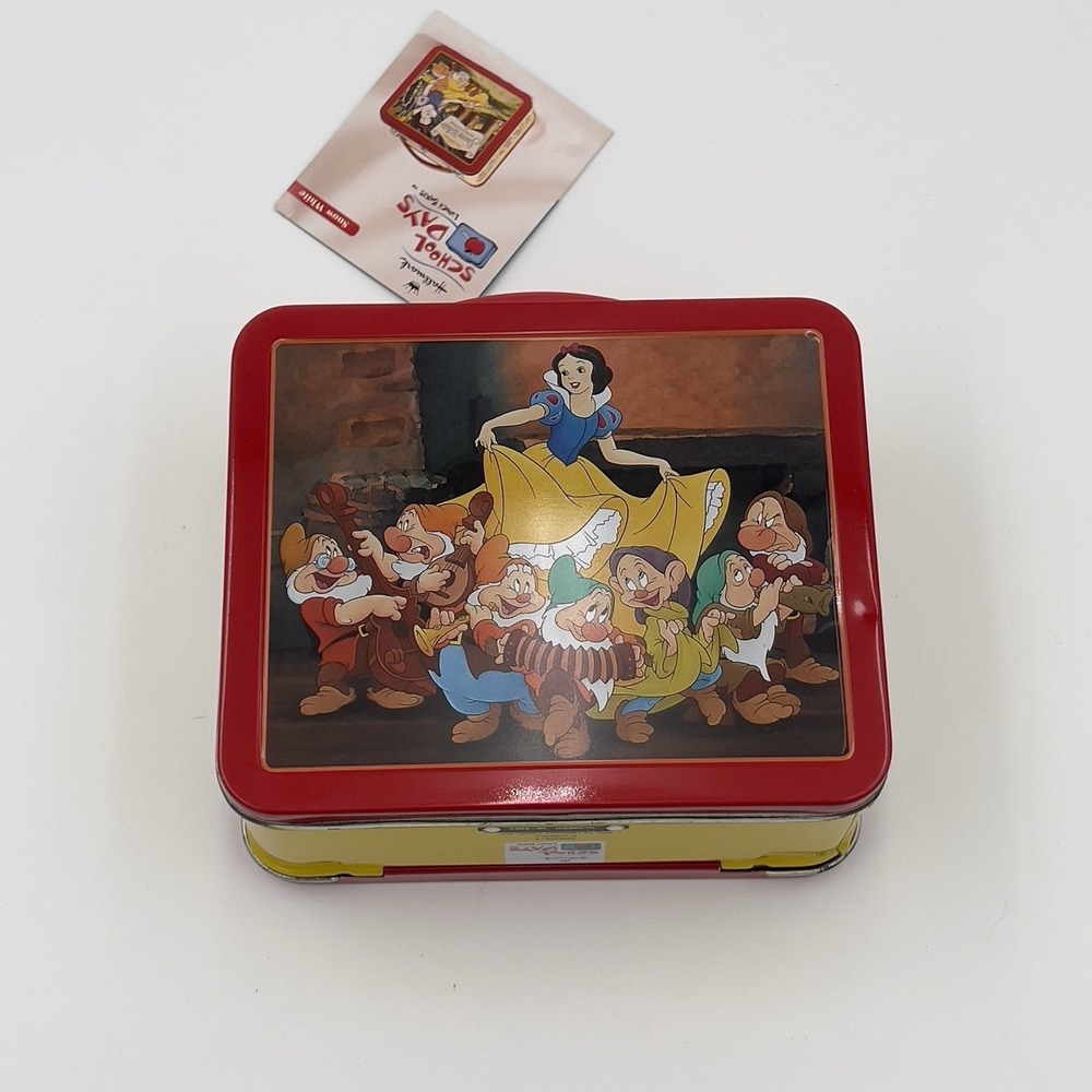Walt Disney Snow White Seven Dwarfs Hallmark School Days Mini Metal Lunch Box